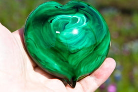 Emerald Memorial Glass Heart Paperweight with Ash