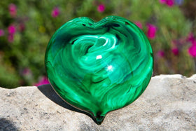 green-memorial-glass-heart-paperweight-with-ash-wonderful-rememberance-art-and-memorial-gift-1