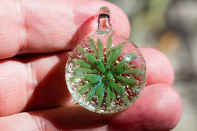flower-pendant-with-ash