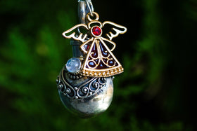silver-heart-and-angel-pendant-1