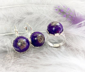 ring-and-earring-set-with-infused-ashes-focused-style