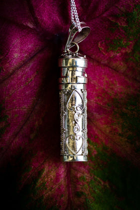 sterling-silver-keepsake-pendant-necklace-for-cremains-or-hair
