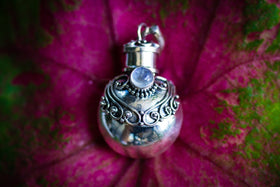 sterling-silver-round-keepsake-pendant-for-cremains-or-hair-1
