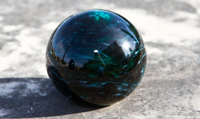 malachite-green-orb-glass-memorial-paperweight-with-cremains-ash