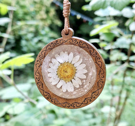 wood resin with daisy flower and cremains
